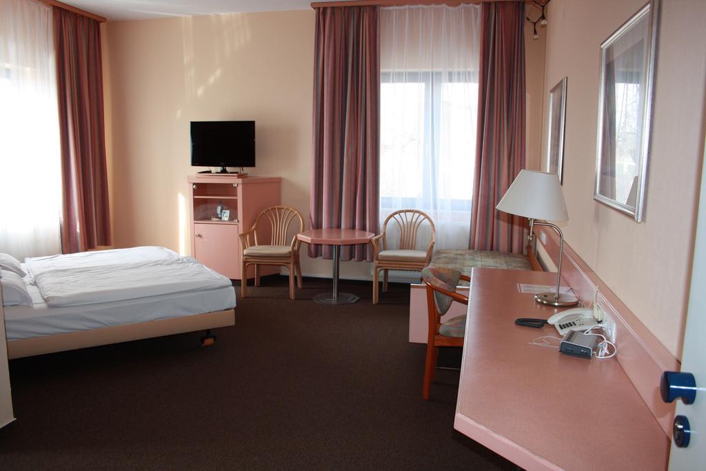 Hotel Christinenhof Garni - Bed & Breakfast Gadebusch Zewnętrze zdjęcie